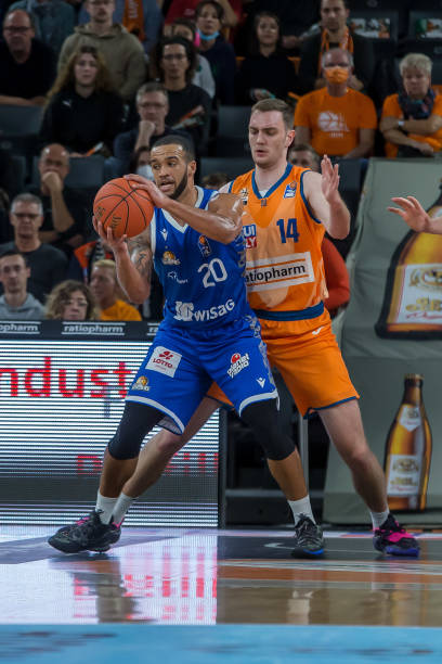 分析人士看 分析人士看