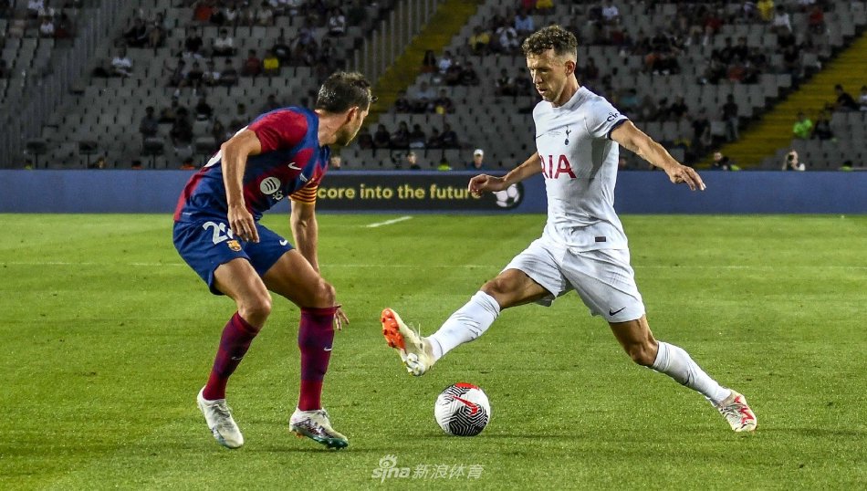 场上闪耀更 场上闪耀更