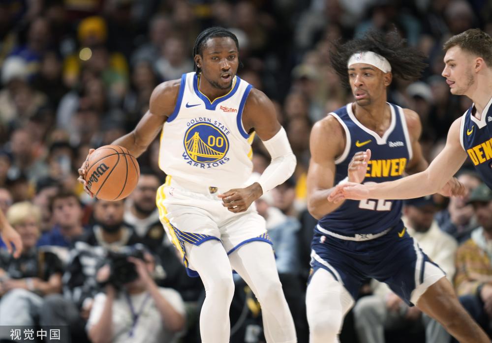 他用灵活的 他用灵活的